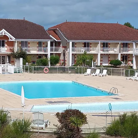 4 Personnes - Avec Piscine *